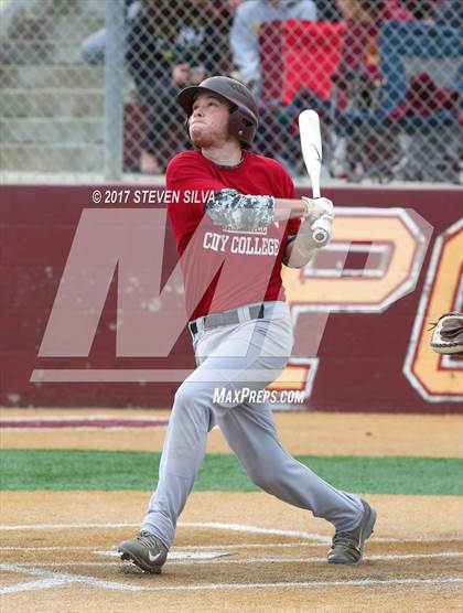 Thumbnail 2 in 2017 Point Loma Varsity Alumni Game photogallery.