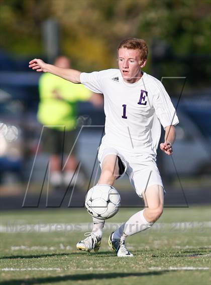 Thumbnail 2 in Eureka vs Washburn Rural (Gateway City Soccer Classic) photogallery.