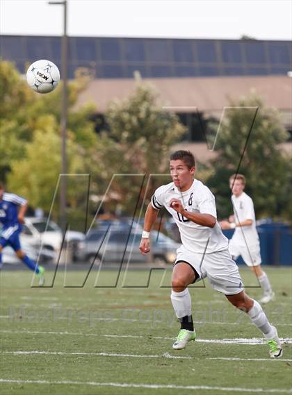 Thumbnail 2 in Eureka vs Washburn Rural (Gateway City Soccer Classic) photogallery.