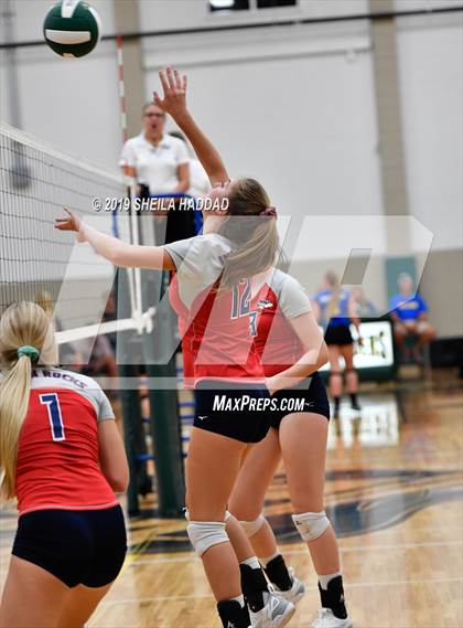 Thumbnail 3 in Indian Rocks Christian vs. St Petersburg Christian (Keswick Invitational) photogallery.