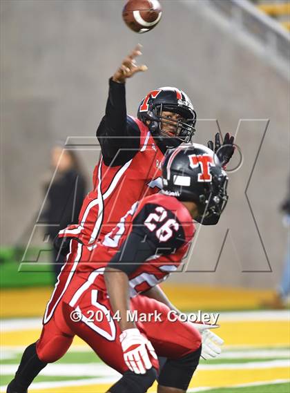 Thumbnail 2 in Midway vs. Lee (UIL 6A  Bi-District Playoff) photogallery.