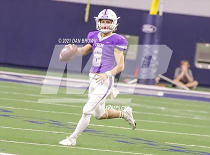 Thumbnail 3 in West vs. Mount Vernon (UIL 3A Regional Quarterfinal ) photogallery.