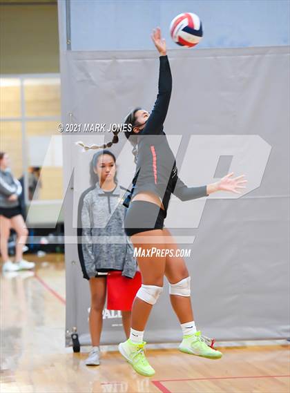 Thumbnail 2 in Village Christian vs. Archbishop Mitty (Nike Tournament of Champions) photogallery.