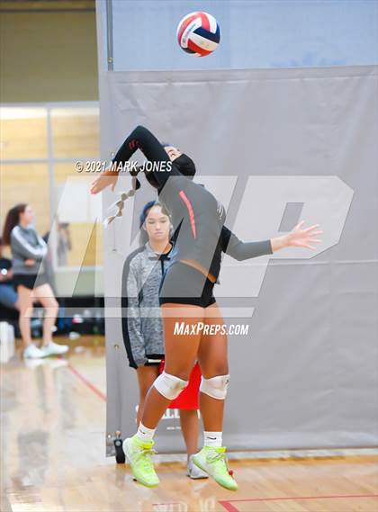 Thumbnail 1 in Village Christian vs. Archbishop Mitty (Nike Tournament of Champions) photogallery.