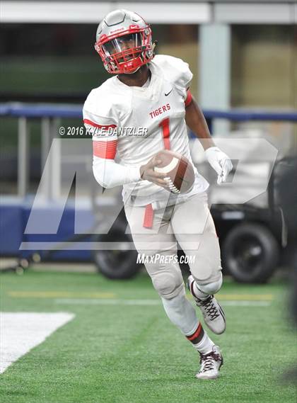 Thumbnail 3 in Iraan vs. Bremond (UIL 2A Division 2 Final) photogallery.