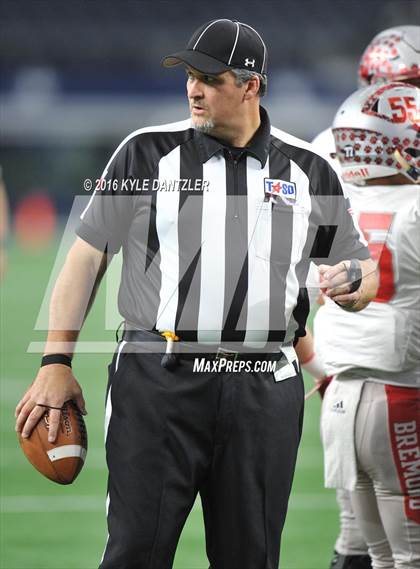 Thumbnail 3 in Iraan vs. Bremond (UIL 2A Division 2 Final) photogallery.