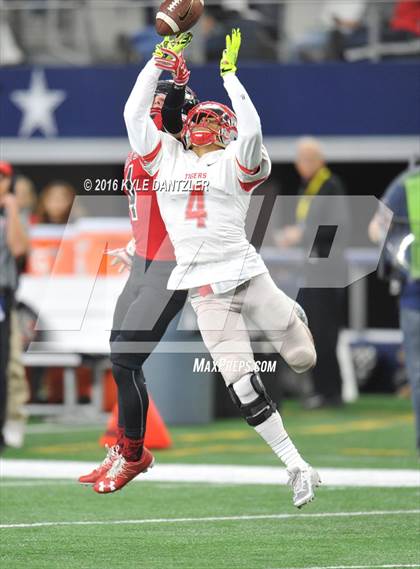 Thumbnail 2 in Iraan vs. Bremond (UIL 2A Division 2 Final) photogallery.
