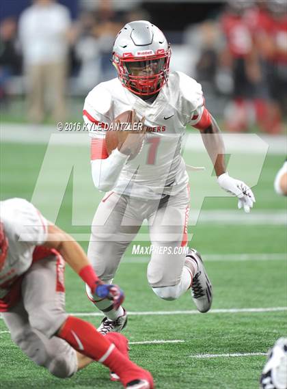 Thumbnail 3 in Iraan vs. Bremond (UIL 2A Division 2 Final) photogallery.