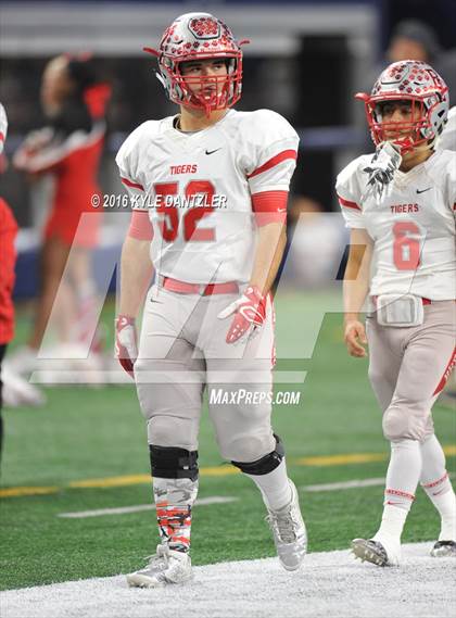 Thumbnail 3 in Iraan vs. Bremond (UIL 2A Division 2 Final) photogallery.