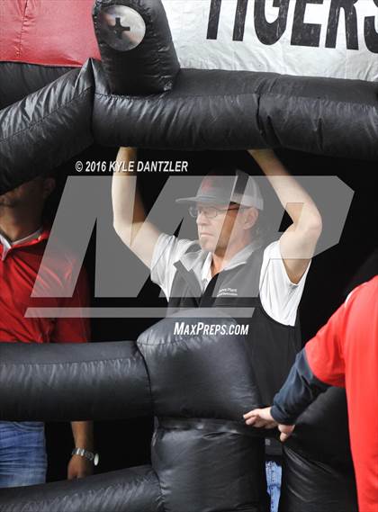 Thumbnail 3 in Iraan vs. Bremond (UIL 2A Division 2 Final) photogallery.