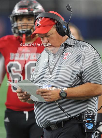 Thumbnail 2 in Iraan vs. Bremond (UIL 2A Division 2 Final) photogallery.