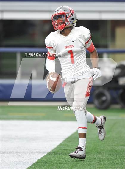 Thumbnail 1 in Iraan vs. Bremond (UIL 2A Division 2 Final) photogallery.