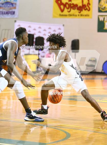 Thumbnail 2 in Huntington St. Joseph Prep vs. Word of God Christian Academy (Hoops and Dreams Showcase) photogallery.