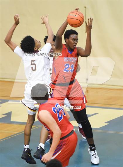 Thumbnail 2 in McDonogh 35 vs John Curtis Christian (Country Day Cajun Classic Tournament) photogallery.