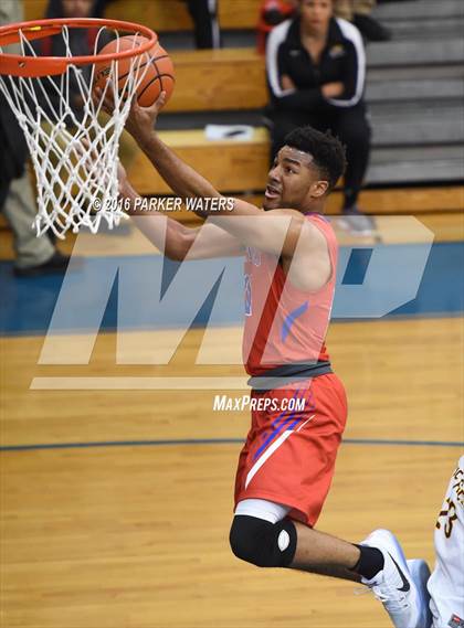 Thumbnail 1 in McDonogh 35 vs John Curtis Christian (Country Day Cajun Classic Tournament) photogallery.