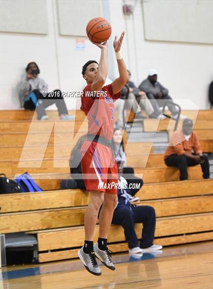 Thumbnail 2 in McDonogh 35 vs John Curtis Christian (Country Day Cajun Classic Tournament) photogallery.