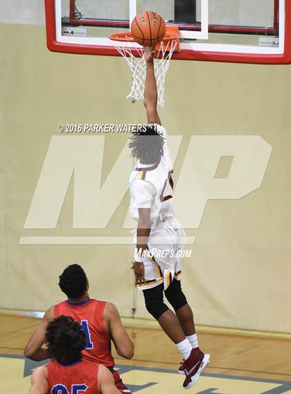 Thumbnail 3 in McDonogh 35 vs John Curtis Christian (Country Day Cajun Classic Tournament) photogallery.