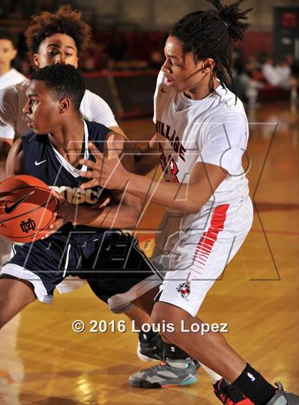 Thumbnail 2 in Village Christian vs. St. John Bosco (Nike Extravaganza) photogallery.