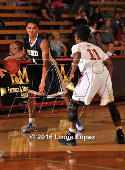 Thumbnail 1 in Village Christian vs. St. John Bosco (Nike Extravaganza) photogallery.