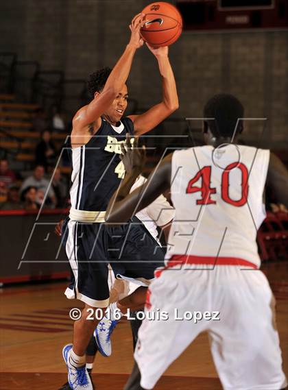Thumbnail 2 in Village Christian vs. St. John Bosco (Nike Extravaganza) photogallery.