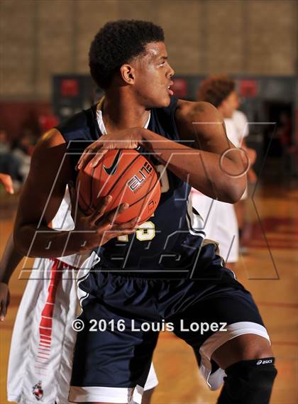 Thumbnail 2 in Village Christian vs. St. John Bosco (Nike Extravaganza) photogallery.