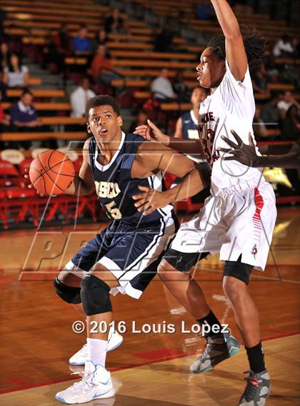 Thumbnail 2 in Village Christian vs. St. John Bosco (Nike Extravaganza) photogallery.