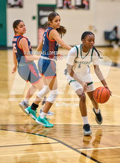Thumbnail 1 in Seven Lakes vs. Iowa Colony (McDonald's Texas Invitational) photogallery.