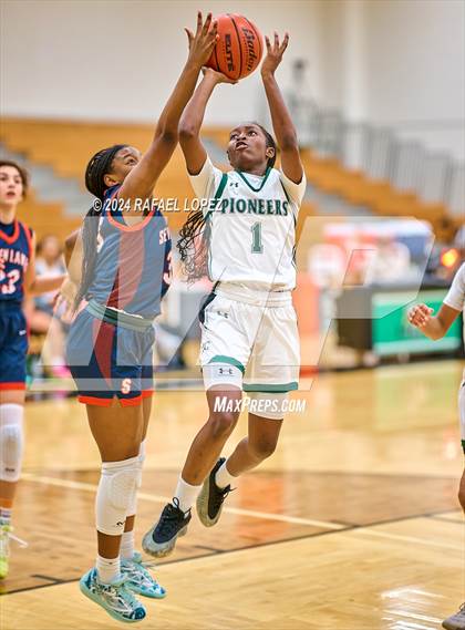 Thumbnail 3 in Seven Lakes vs. Iowa Colony (McDonald's Texas Invitational) photogallery.