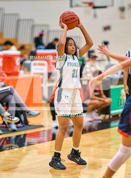 Thumbnail 3 in Seven Lakes vs. Iowa Colony (McDonald's Texas Invitational) photogallery.