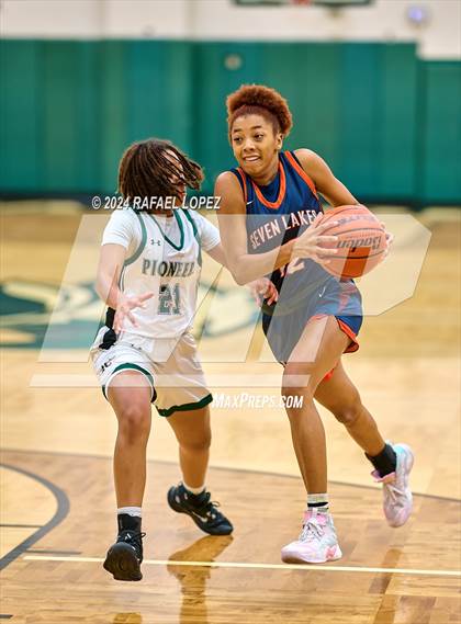 Thumbnail 1 in Seven Lakes vs. Iowa Colony (McDonald's Texas Invitational) photogallery.