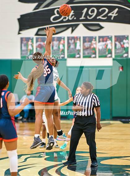 Thumbnail 3 in Seven Lakes vs. Iowa Colony (McDonald's Texas Invitational) photogallery.