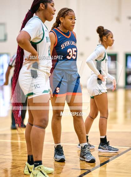 Thumbnail 2 in Seven Lakes vs. Iowa Colony (McDonald's Texas Invitational) photogallery.