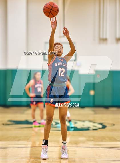 Thumbnail 2 in Seven Lakes vs. Iowa Colony (McDonald's Texas Invitational) photogallery.
