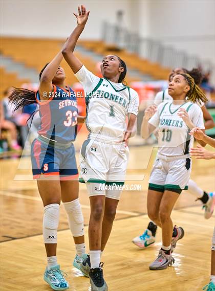 Thumbnail 1 in Seven Lakes vs. Iowa Colony (McDonald's Texas Invitational) photogallery.