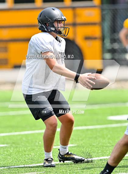 Thumbnail 1 in Alexandria-Monroe vs Winchester Community (Grant County Scrimmage) photogallery.