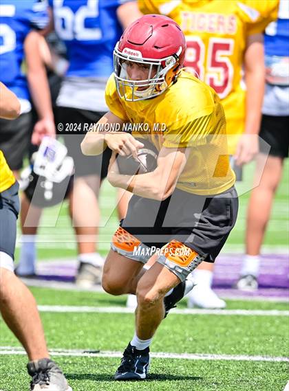 Thumbnail 1 in Alexandria-Monroe vs Winchester Community (Grant County Scrimmage) photogallery.