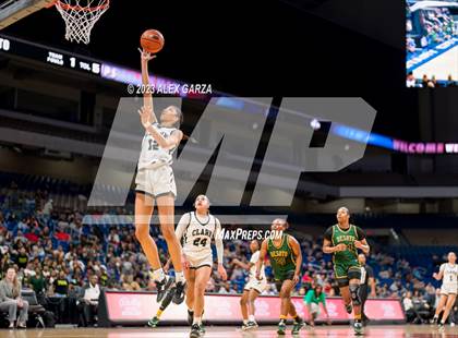 Thumbnail 1 in Clark vs desoto (UIL 6A Basketball State final) photogallery.