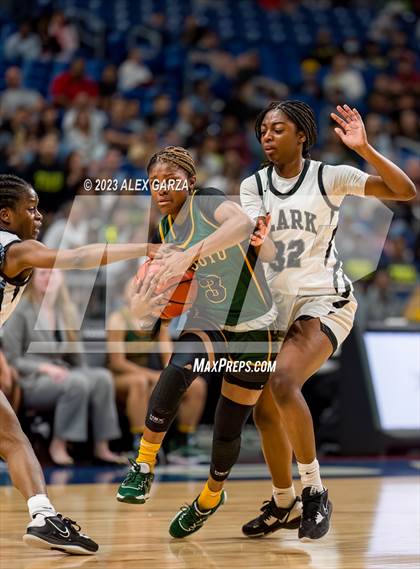 Thumbnail 1 in Clark vs desoto (UIL 6A Basketball State final) photogallery.