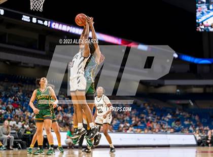 Thumbnail 1 in Clark vs desoto (UIL 6A Basketball State final) photogallery.