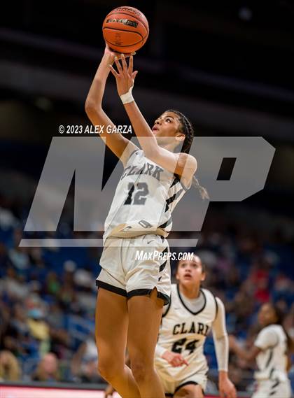 Thumbnail 2 in Clark vs desoto (UIL 6A Basketball State final) photogallery.