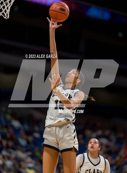 Thumbnail 3 in Clark vs desoto (UIL 6A Basketball State final) photogallery.