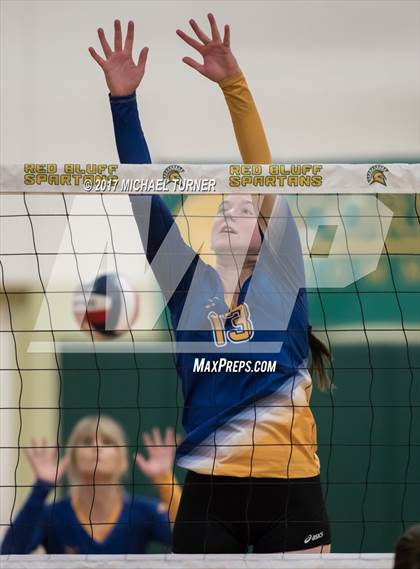 Thumbnail 3 in Paradise Adventist Academy vs. Fall River (NSCIF D6 Final) photogallery.