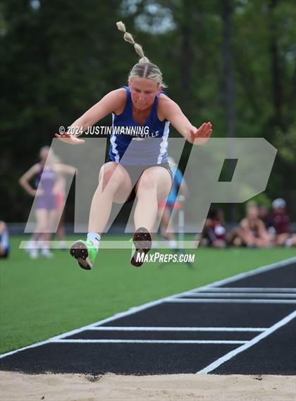 Thumbnail 2 in AAA 3A Region 7 Sr. District Meet photogallery.