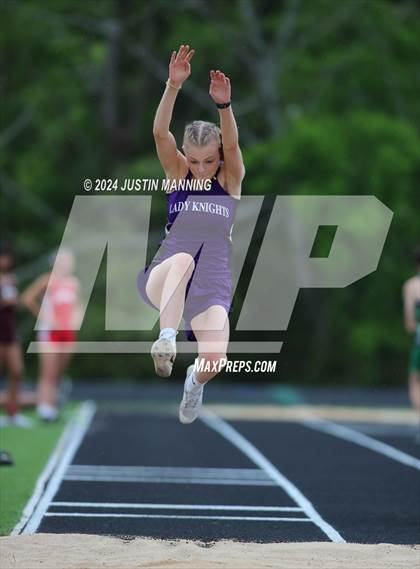 Thumbnail 1 in AAA 3A Region 7 Sr. District Meet photogallery.