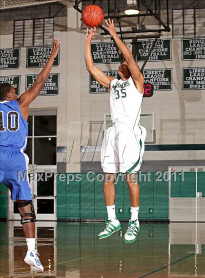 Thumbnail 3 in San Marino vs. St. Monica (Tip-Off Classic) photogallery.