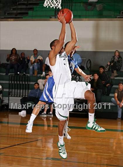 Thumbnail 2 in San Marino vs. St. Monica (Tip-Off Classic) photogallery.