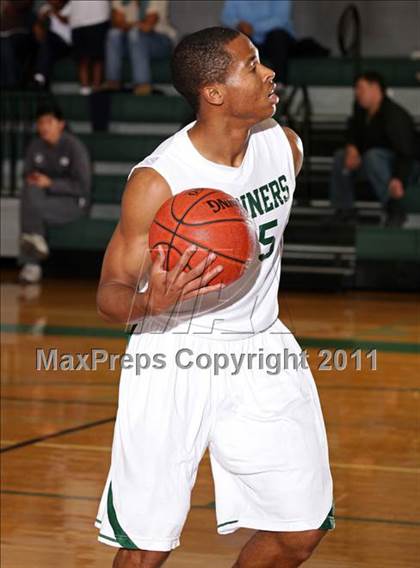 Thumbnail 2 in San Marino vs. St. Monica (Tip-Off Classic) photogallery.