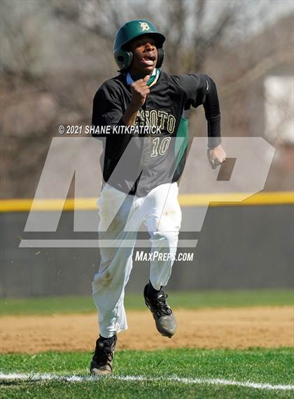 Thumbnail 1 in DeSoto vs. Haltom photogallery.