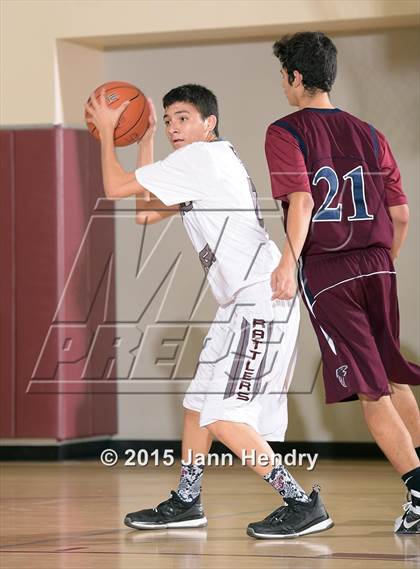 Thumbnail 2 in La Quinta vs. Rancho Mirage (MaxPreps Holiday Classic) photogallery.