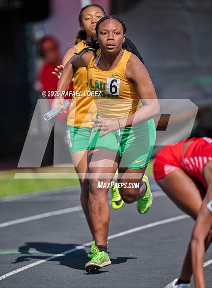 Thumbnail 1 in Lamar CISD Relays (4x200M) photogallery.
